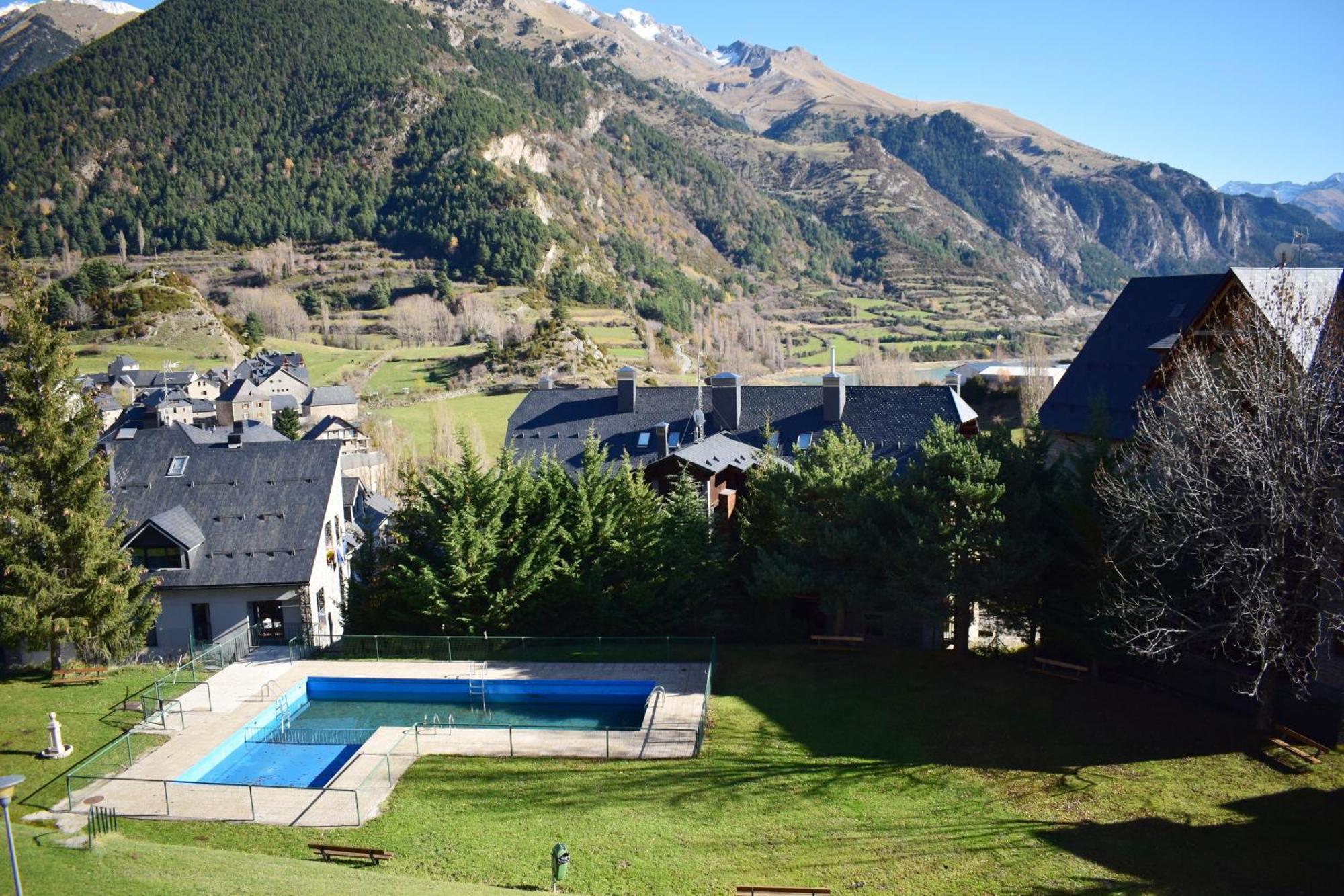 Saliecho Acogedor Apartamento Jardin Y Piscina Sallent De Gallego Exterior photo